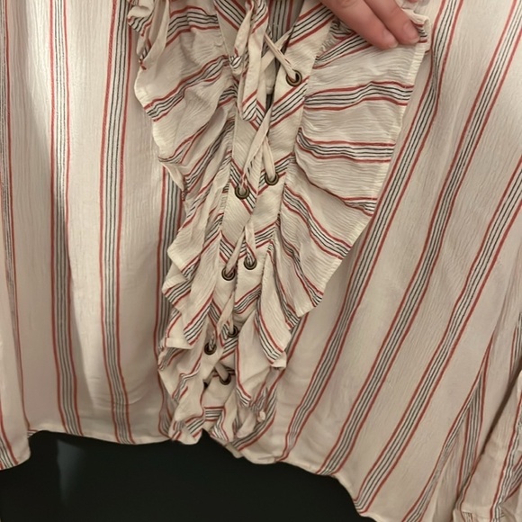 American Eagle Ruffle Blouse - Picture 4 of 6